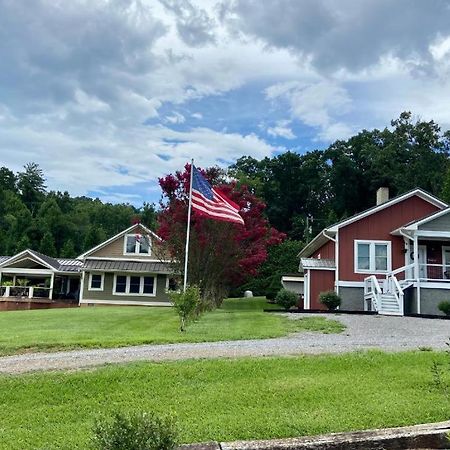 The Farmhouse At Wolfehaven Asheville Eksteriør billede
