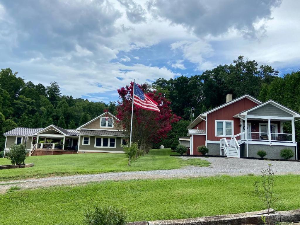 The Farmhouse At Wolfehaven Asheville Eksteriør billede